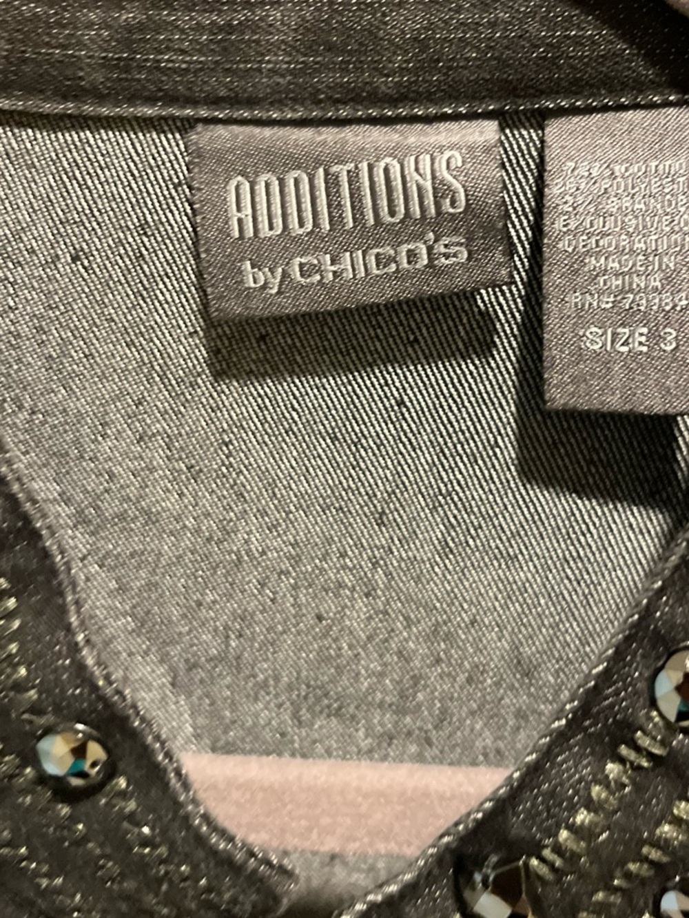 02. WOMENS CHICO’S 3/XL DETAIL DENIM JACKET - Picture 2 of 6